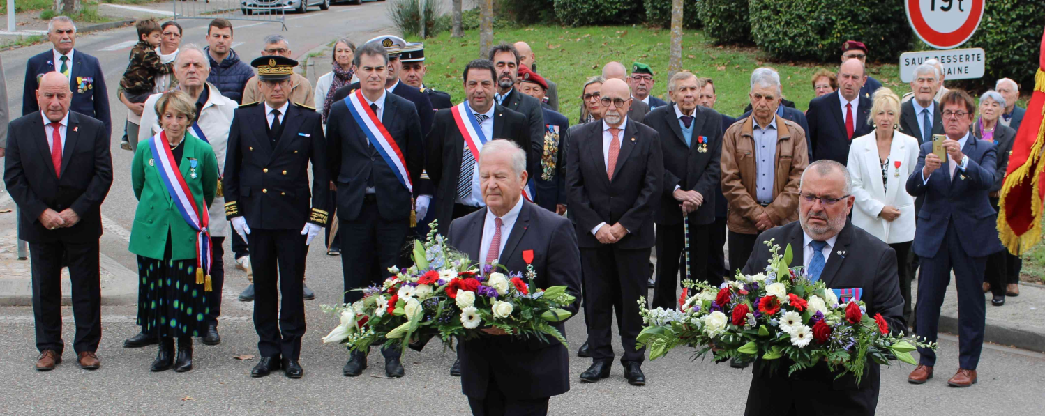 Dépôt de gerbes par les 2 présidents...