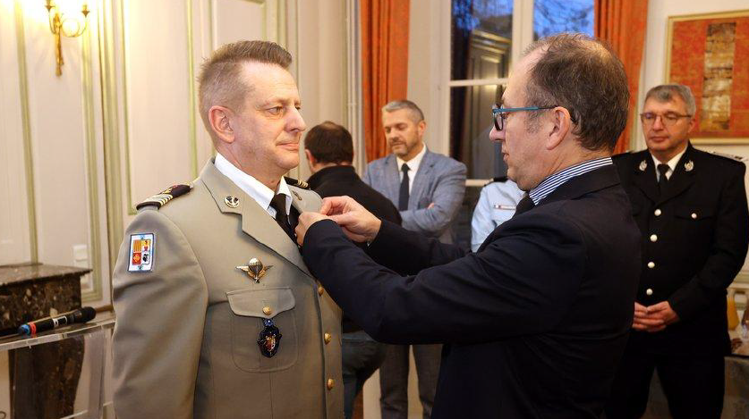 Remise de la médaille de la Séurité Intérieure à Christophe MASSE par Vincent ROBERTI Préfet deTarn-et-Garonne